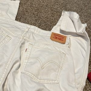 Levi’s Classic Capri jeans in white w/tan topstitching (12) EUC!
